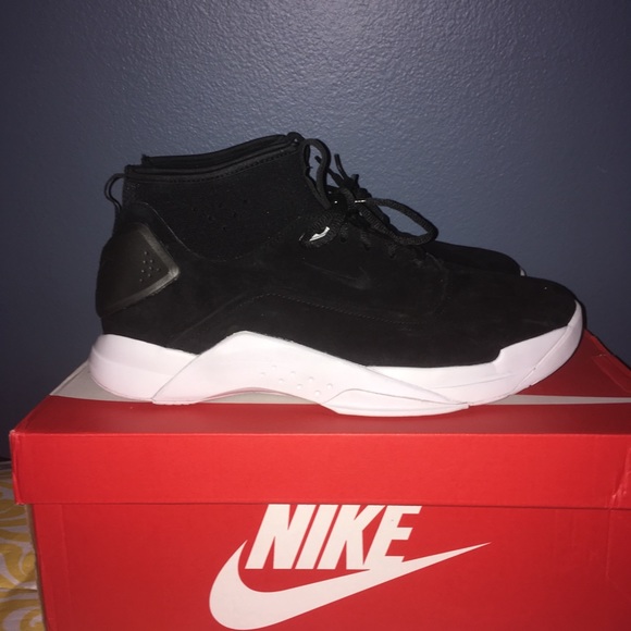 nike hyperdunk low lux